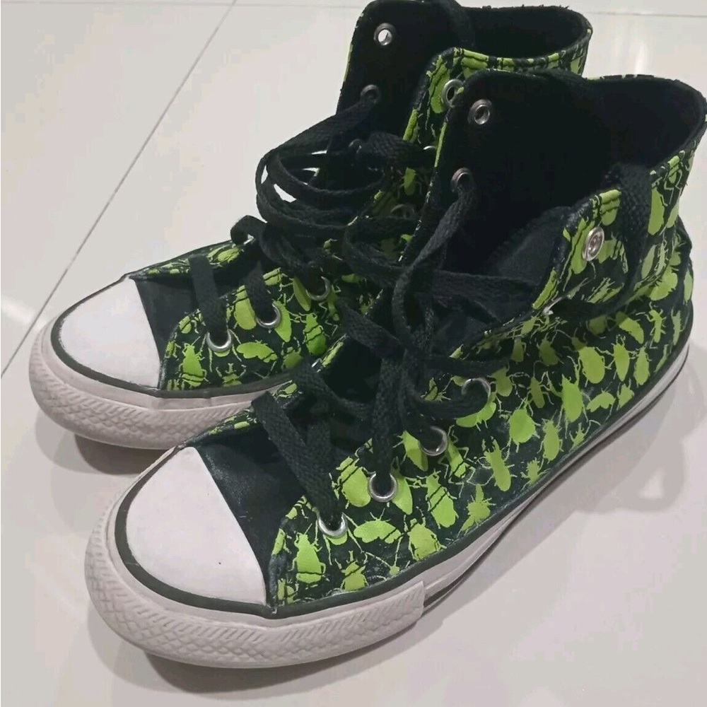 Kids High-Top Converse Sneakers - Green and Black Bugs